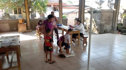 Giat Posyandu dan IVA TEST di Banjar Dinas Sema dan Jro Gusti
